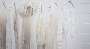 Sie können hochzeitsmode nach ihren wunschen kaufen. Atemlos