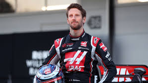 The team's initial suspicion was that grosjean had suffered burns to both his hands and legs, and possibly also broken ribs. Romain Grosjean S Hand Dressings Removed Six Weeks After Fireball Crash Bt Sport