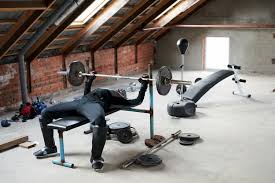 Prendre un local sans ouverture et sans hauteur sous plafond. Top 10 Des Equipements Pour Une Salle De Musculation Maison Au Top Sport Equipements