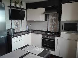 صور مطبخ أبيض مودرن صغير المساحة بيتى مملكتى