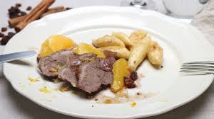 Vincent Klink Serviert Diesmal Eine Gansebrust Die Zunachst Geschmort Wird So Bleibt Das Fleisch Besonders Zart Dazu Rezepte Lebensmittel Essen Essen Rezepte