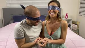 Blindfolded mom is in for a really tasty surprise - Hell Porno