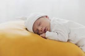 Kapan sebaiknya bayi diberi bantal saat tidur? Berita Bantal Bayi Terbaru Hari Ini Nakita