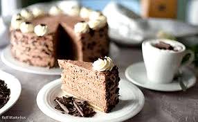 Gerne erstellt ihnen unser gruppenservice ein individuelles angebot! Modernes Cafe Im 50er Stil Und Konditorei In Bad Krozingen Cafe Sahnehauble