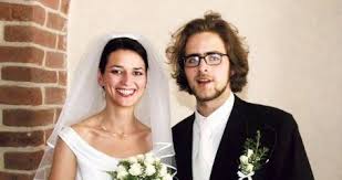 Herečka a zpěvačka adéla gondíková je též populární moderátorka, která se svým bratrem daliborem ovládla televizní obrazovku. Adela Gondikova And Ondrej Brousek Dating Gossip News Photos