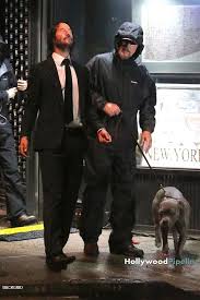 John Wick 3 Set Halle Berry Arrives The Dog Makes An Appearance And Keanu Does His Thing Com Imagens Filmes Halle Berry Entretenimento