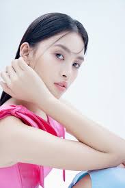 Tiểu Vy khoe nhan sắc trong trẻo, đẳng cấp trong loạt ảnh mới