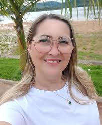 3 people that dashed me money this year are now in Canada. I no say make  you dash me money oo, but don't you want to go to Canada 🙄