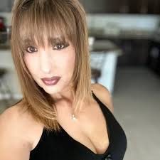 ولد في تيمبي، يعيش في توسان