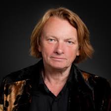 Hun mottok prisen før hun deretter fremførte låten sin en gang til. Jan Eggum Secondhandsongs