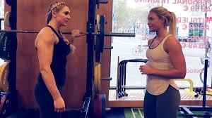 Hier zeigte sie sich deutlich verändert. Charlotte Flair Works Out With Fitness Model Sophia Thiel In Munich Germany Photos Wwe