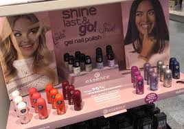 Hi.war gestern bei dm und wollte mir den normalen nagellack kaufen.bei dem dm gab es aber nur noch diese gel nagellacke ,gibt es die. Glam Shine Beautyblog Essence Nagellack Limited Edition By Xlaeta Shanti