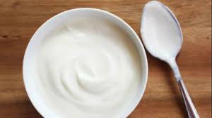 Berdasarkan bukti ilmiah yang ada saat ini menunjukkan bahwa asupan yogurt, susu, dan produk susu lainnya memiliki efek samping yang sangat sedikit. 9 Manfaat Perawatan Wajah Dengan Masker Yogurt Dan Cara Membuatnya