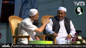 About ustaz azhar idrus:ustaz azhar idrus (uai) ialah penceramah bebas di malaysia dari terengganu. Lelaki Melakukan Umrah Berpakaian Wanita Ustaz Azhar Idrus Official Youtube