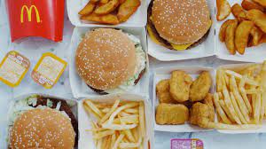 Mcdonald's is an american fast food company, founded in 1940 as a restaurant operated by richard and maurice mcdonald, in san bernardino, california, united states.they rechristened their business as a hamburger stand, and later turned the company into a franchise, with the golden arches logo being introduced in 1953 at a location in phoenix, arizona.in 1955, ray kroc, a businessman, joined. Mc Donalds Preise 2021 Aktuelle Preisliste Tabelle