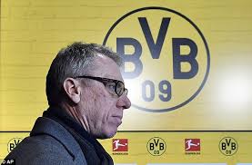 Ele foi demitido em 3 de dezembro de 2017. Borussia Dortmund Turn To Peter Stoger After Sacking Bosz Daily Mail Online