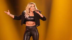 Diese heißen nacktfotos sorgen für furore! Maskierte Manner Brechen Bei Helene Fischer Ein