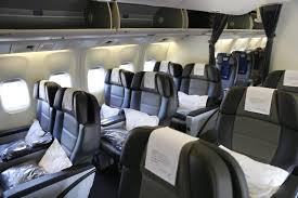 What It S Like To Fly Icelandair Business Class Business Class What Is Like Commercial Aircraft