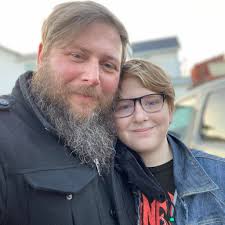 Finally able to post about one of my fave recent projects! I got to draw  the Chromatic Lantern card for Magic: The Gathering Secret Lair x Furby:  Doo-ay Noo-lah! I'm happy to