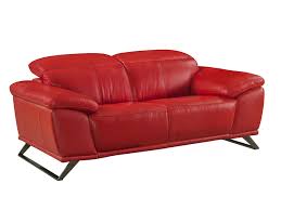L'essenza dell'eleganza è il divano 3 posti stockholm, in pelle all'anilina, la più pregiata da ikea ma che è anche ottima di qualità e con il passare del tempo diventa sempre più morbida. Divano 2 Posti In Pelle Di Vacchetta Colore Rossa Prestige Azidee