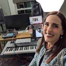 Juliet Lloyd (@julietlloydmusic) • Instagram photos and videos