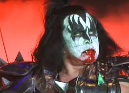 His mother was a migrant from hungary. Gene Simmons In Dem Song Singe Ich Wie Meine Oma