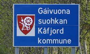 Skilt n (singular definite skiltet, plural indefinite skilte). Skiltet Lar Vente Pa Seg Salangen Nyheter