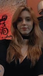 Nome: Camilla • Idade: 27 • Altura: 1,77cm • Olhos: dois • Pets: 1 •  Piercing: 0 • Tatuagem: 9 • Cor favorita: azul • Bebida: Coca cola comum e  suco