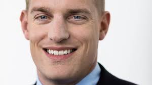 Bei jobijoba.de gibt es derzeit 42 passende jobs von 8 partnern. Deutsche Bank Manager Stefan Hoops Die Regionalen Geschaftsleitungen Gewinnen An Bedeutung