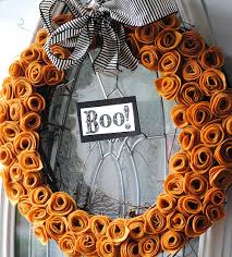 When it comes to crafts, i tend to start them but never finish any of them. 50 Halloween Wreath Ideas