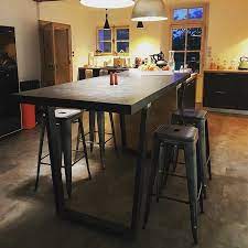 Je Suis Tombee En Amour Devant Cette Photo D Une Cliente Ils Sont Tellement Beaux Nos Pieds Trapezes S Mange Debout Ilots Central Cuisine Ilot Central Table
