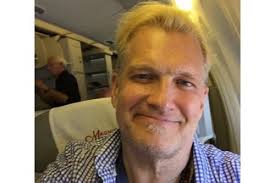 Find the perfect the drew carey show stock photos and editorial news pictures from getty images. Drew Carey New Hairstyle Which Haircut Suits My Face