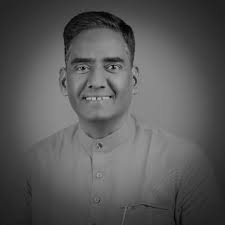 You're acing it so far! And you better, you'll become a reference point for  men… so no pressure ! But well done @alifazal9 ! Happy first Father's Day  to you ! ❤️🌸☺️