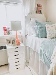 Dorm Room Decor Must Haves Vp Of Style Dream Dorm Room Dorm Room Designs College Dorm Room Decor