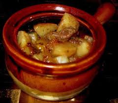 как приготовить мясо в горшочке с картошкой и грибами Gotovim V Gorshochkah Myaso S Kartofelem I Ovoshami Cooking Recipes Cooking Russian Recipes