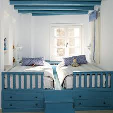 Twin chaise bedroom with star pattern carpet, lantern — bedroom ideas. Twin Beds 2 Kids Bedroom Ideas For Small Rooms Trendecors