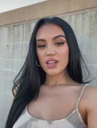 Isabel Johnson's Instagram, Twitter & Facebook