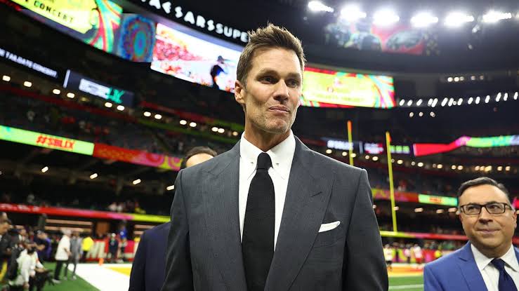 Tom Brady disagrees with referees on controversial pass interference call  against Eagles in Super Bowl LIX