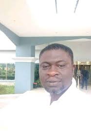 Hi ppl can you please change my outfit and the background, today is my  birthday