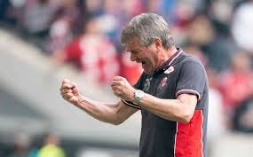 It shows all personal information about the players, including age, nationality. Fortuna Dusseldorf Feiert Klassenerhalt Die Bilder