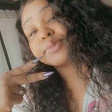 Raina Woods's Instagram, Twitter & Facebook