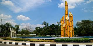 Pontianak terkenal dengan banyak tempat wisatanya yang menarik untuk kamu kunjungi. 15 Tempat Wisata Pontianak Yang Menarik Lengkap Dengan Rekomendasi Kulinernya Diadona Id