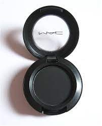 Selena by mac eyeshadow is it the beat? Pin On Negro Amor