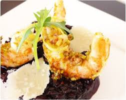 Risotto Venere Aux Crevettes Panees A La Pistache Chefnini Recette Crevette Panee Risotto Alimentation