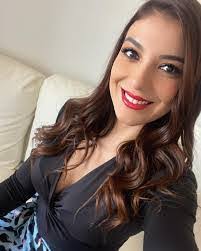 Michelle Rossell's Instagram, Twitter & Facebook