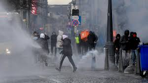 Перевод слова liege, американское и британское произношение, транскрипция, словосочетания, примеры использования. Liege Thugs From The Capital Even From France Archyde