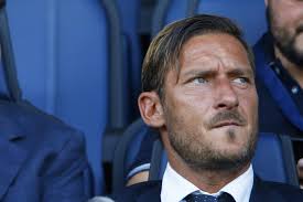 Guarda il tuo canale preferito anche senza il digitale terrestre, il rai 2 è la seconda delle reti rai ed è sempre a carattere generalista, ma con un. La Conferenza Di Totti In Diretta Su Rai2 Ovvero La Perdita Di Ogni Senso Della Misura Sportinmedia