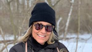 London, Ont., travellers frustrated with no communication from airlines  after holiday flights cancelled