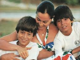 Con Sus Hijos Enrique Y Julio Jose Iglesias En Miami Enrique Iglesias Don Johnson Enrique Iglesias Family