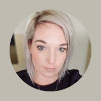 Jeanette Beer's Instagram, Twitter & Facebook